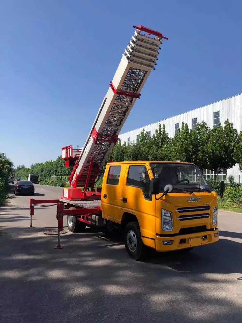 惠城附近的云梯车出租服务：轻松解决高空作业需求