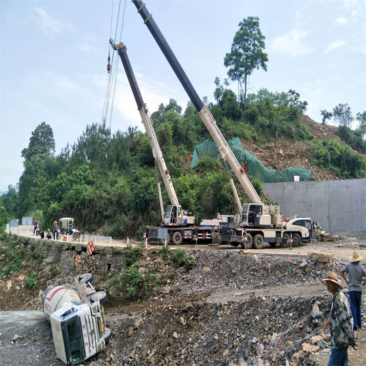 惠城汽车掉沟里叫吊车救援要多少钱